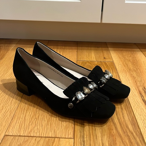 Chic Black Loafers with Gemstone Detail - Picture 1 of 16